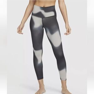NWT Women's Nike 7/8 leggings